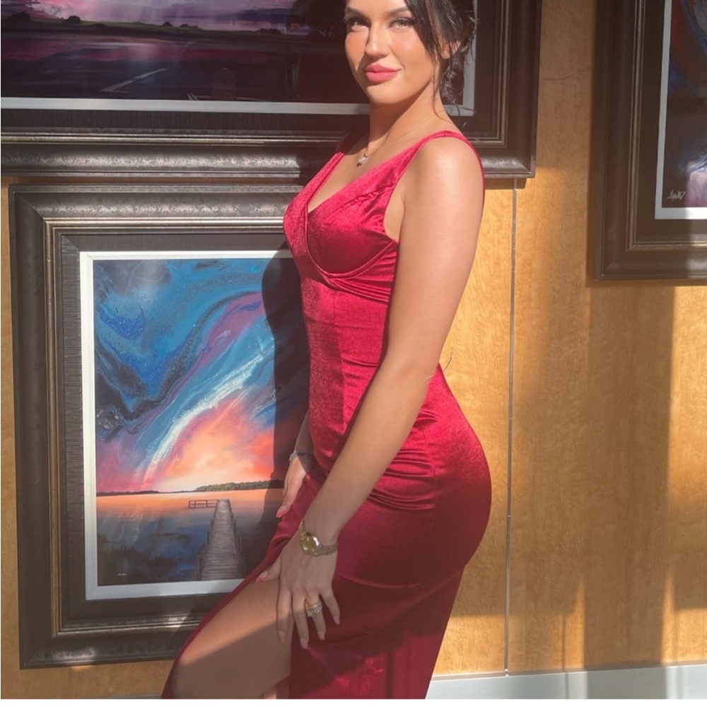 🌹 Silky Red Sexy Evening Dress